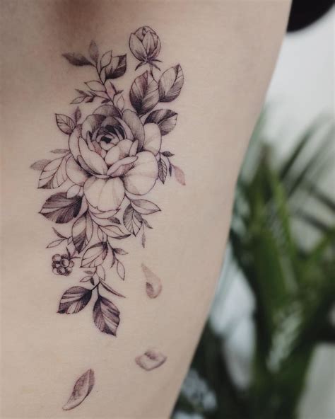 tatuajes en las costillas para mujeres|Tatuajes femeninos para las costillas